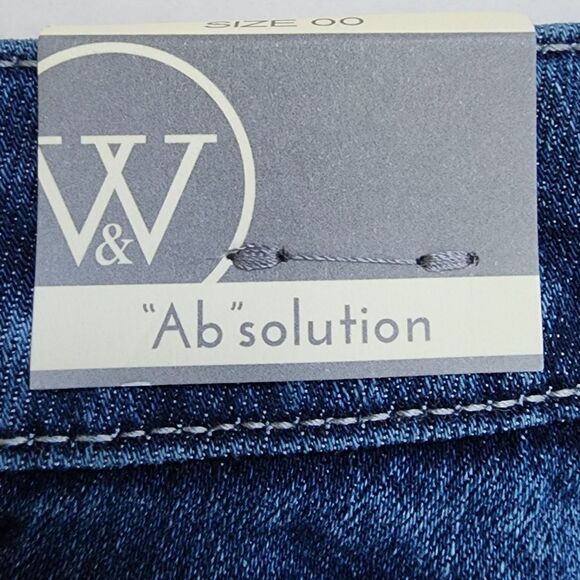 Wit & Wisdom Blue Denim Ab Solution Jean Short NWT Size 00 - Picture 3 of 5